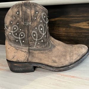 Miz Mooz Cozumel Studded Short Cowboy Boots 8